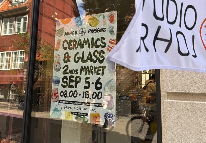 Studio Arhojの店舗外 セカンドマーケットポスター